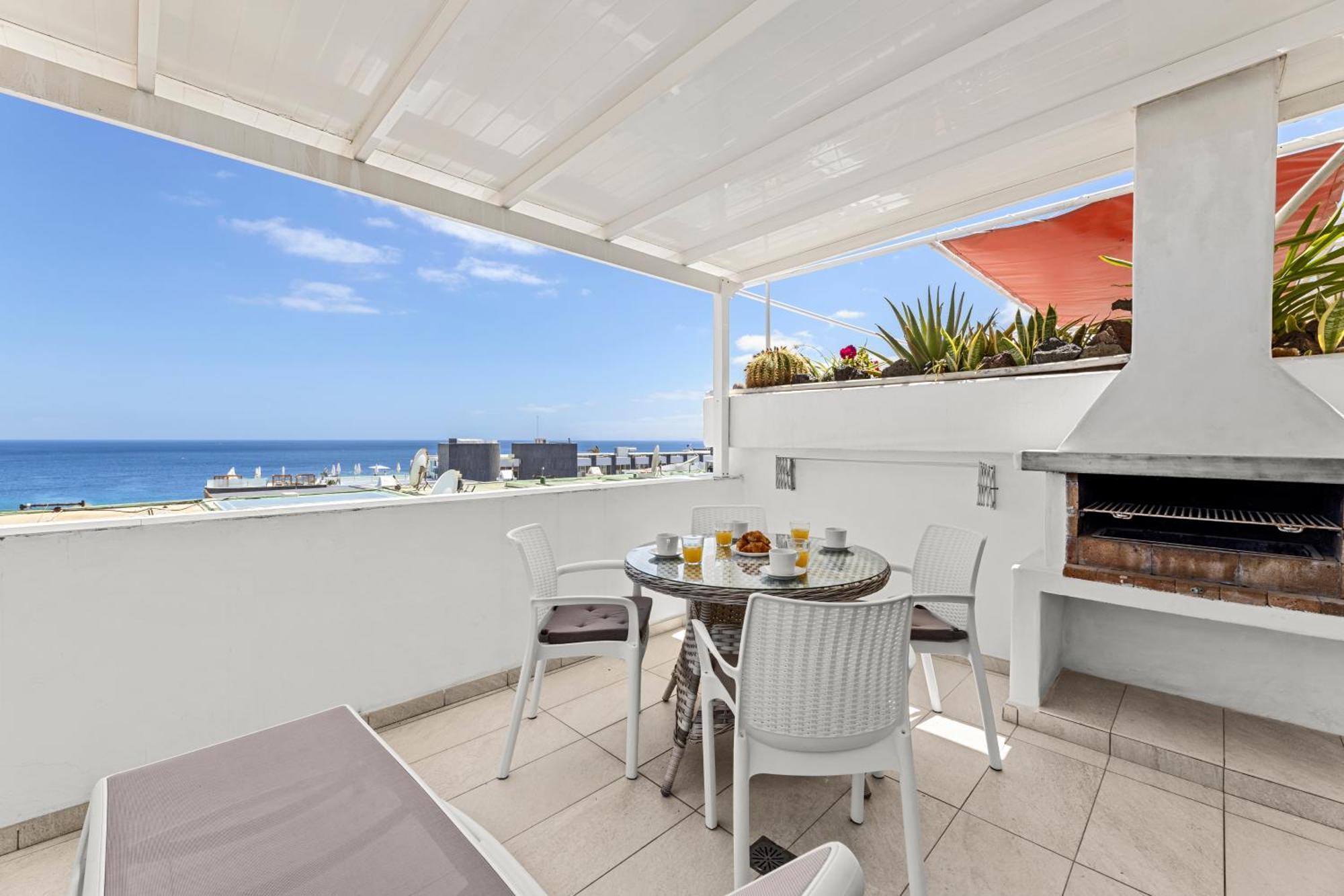 Stunning 2 Bedroom Duplex Close To Main Beach With Seaviews Puerto del Carmen  Extérieur photo